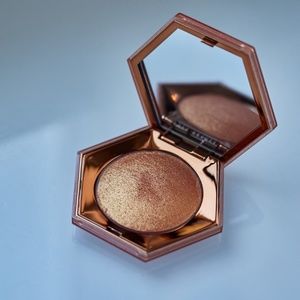 FENTY BEAUTY Diamond Bomb All-Over Diamond Veil in "Cognac Candy"